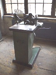 Standartmäßig, 3 Ebenen feststellbar / fahrbar